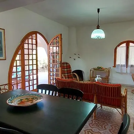 Villetta Con Giardino Holiday home *
